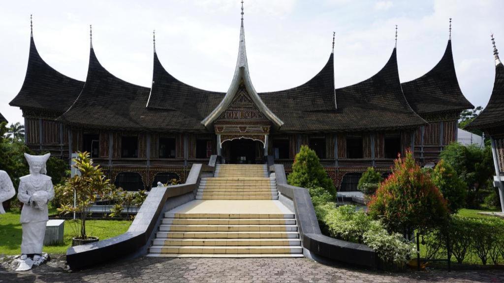 Kyriad Bumiminang Hotel Padang  Zewnętrze zdjęcie