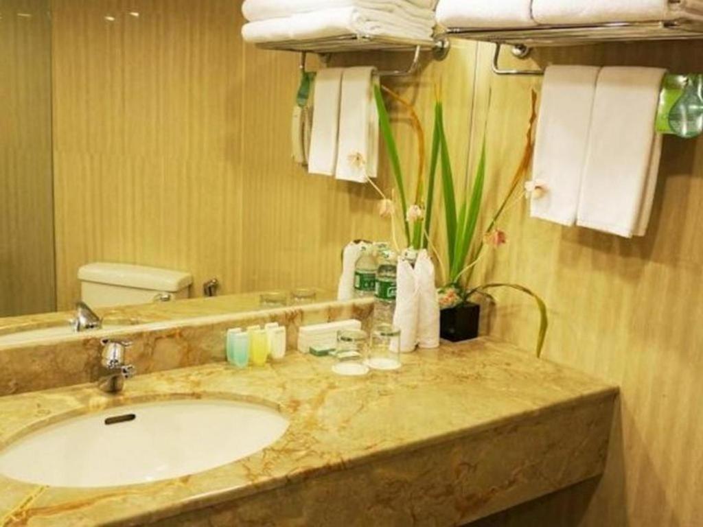 Kyriad Bumiminang Hotel Padang  Zewnętrze zdjęcie