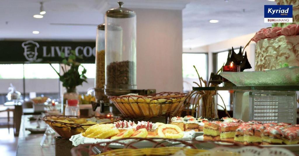 Kyriad Bumiminang Hotel Padang  Zewnętrze zdjęcie