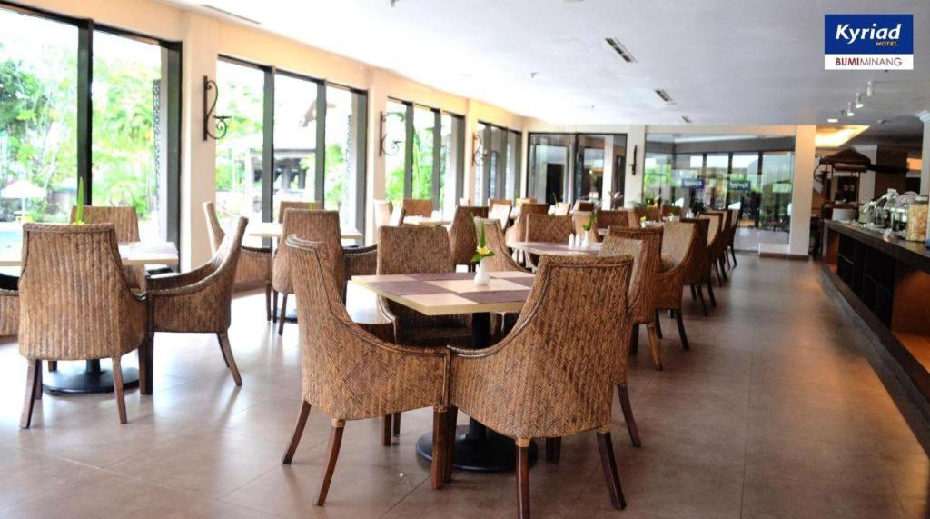 Kyriad Bumiminang Hotel Padang  Zewnętrze zdjęcie