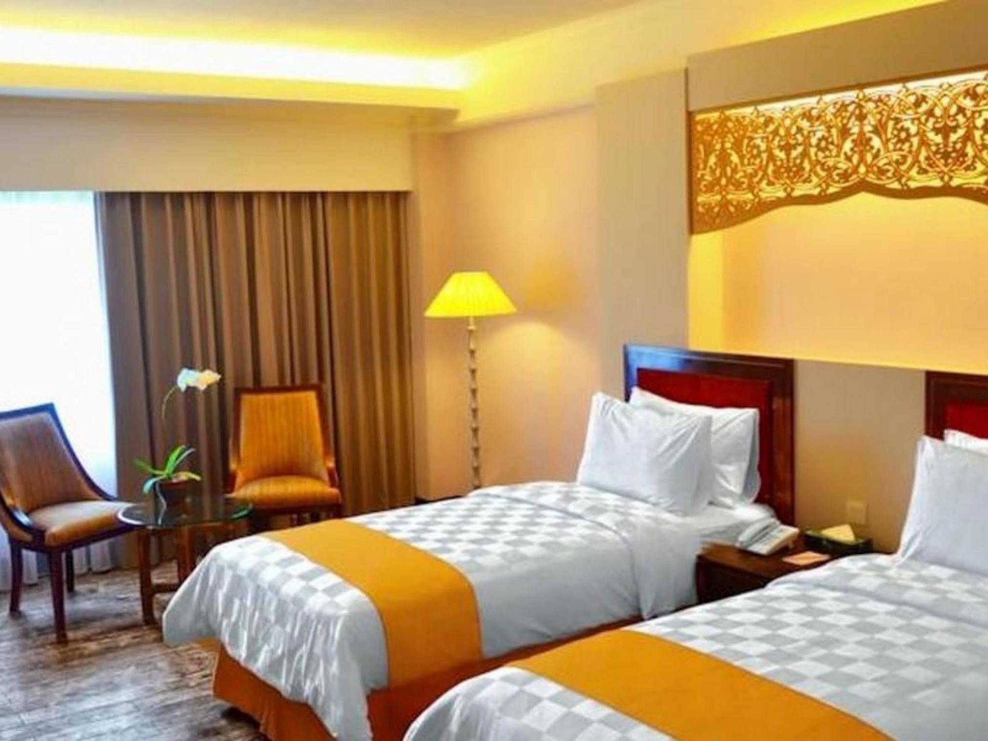Kyriad Bumiminang Hotel Padang  Zewnętrze zdjęcie