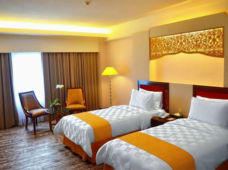 Kyriad Bumiminang Hotel Padang  Zewnętrze zdjęcie