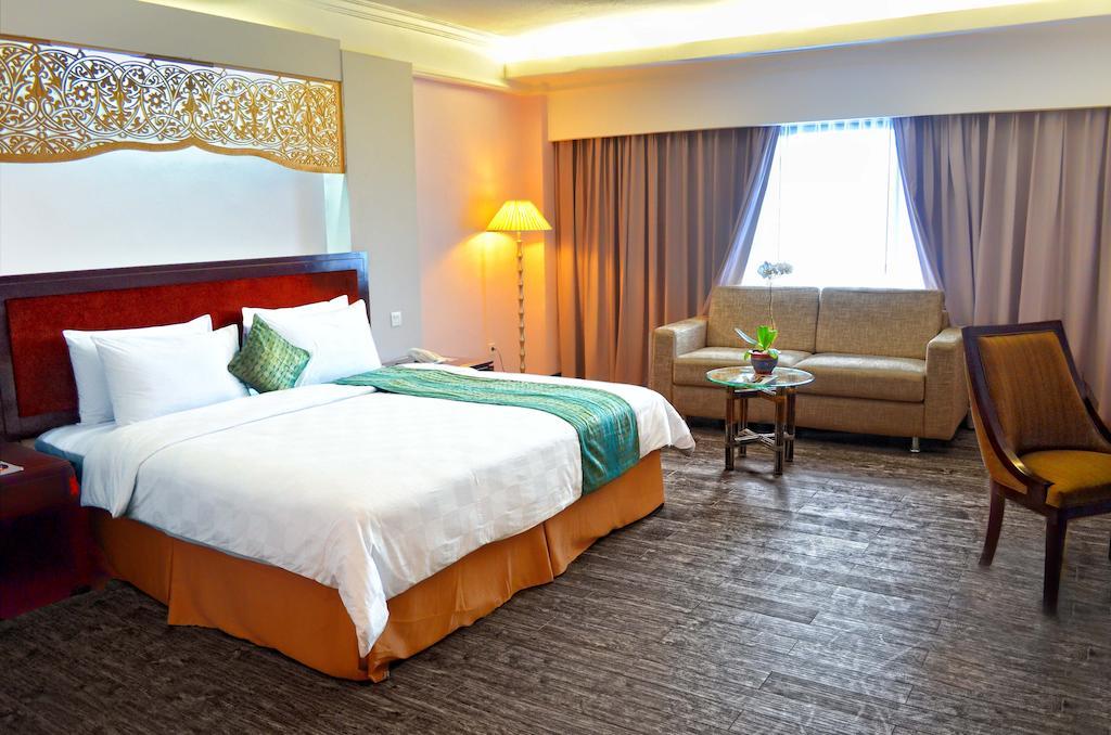 Kyriad Bumiminang Hotel Padang  Zewnętrze zdjęcie