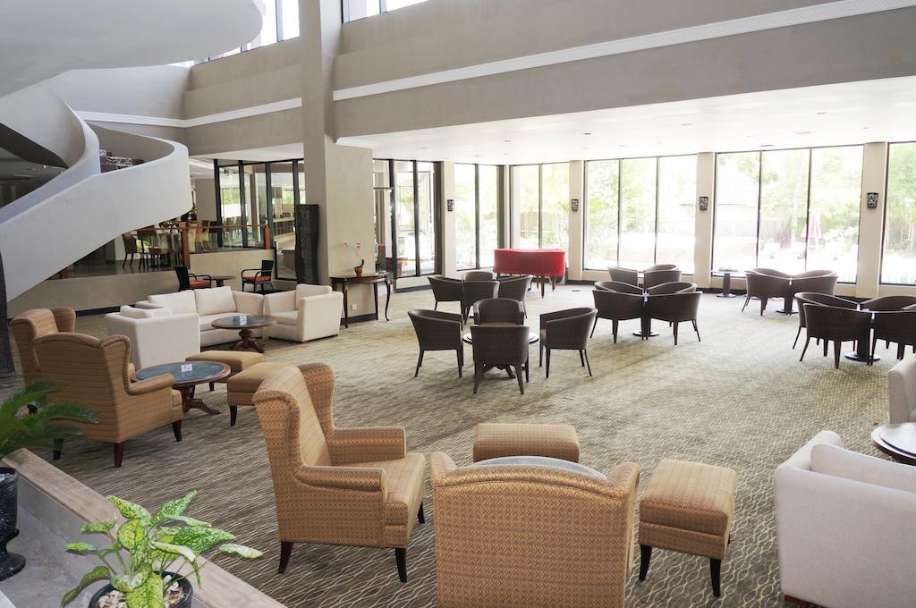 Kyriad Bumiminang Hotel Padang  Zewnętrze zdjęcie