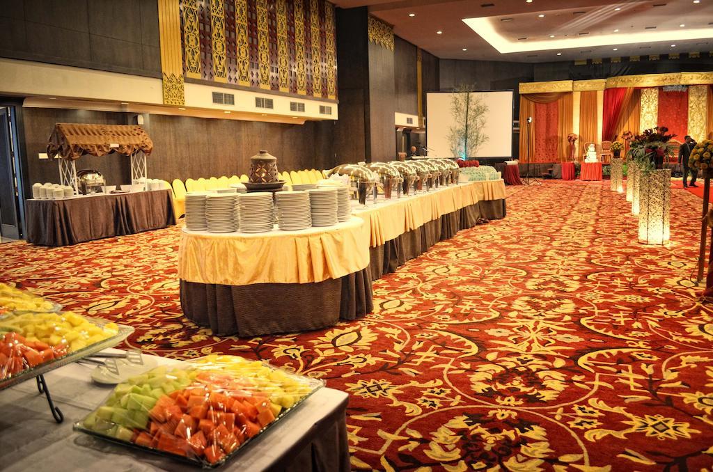 Kyriad Bumiminang Hotel Padang  Zewnętrze zdjęcie