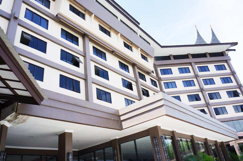 Kyriad Bumiminang Hotel Padang  Zewnętrze zdjęcie
